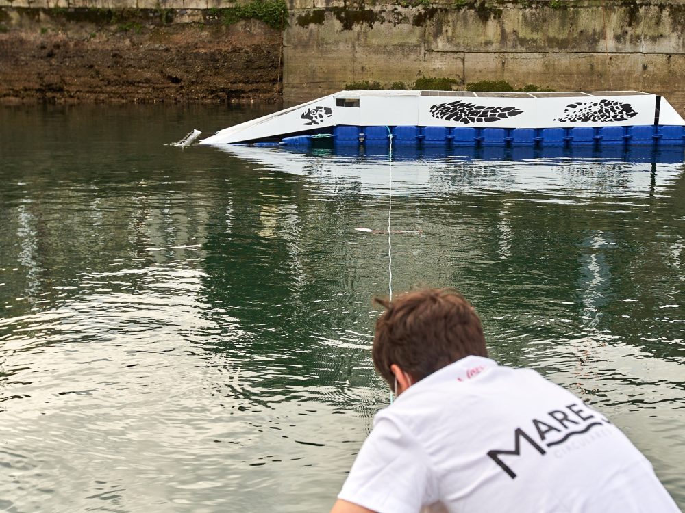 13.08.2020. Asturias. Gijón. La empresa Blue and Green Environment Solutions en colaboración con la asociación Vertidos Cero y participa en el proyecto Mares Circulares desarrollando un robot que limpia filtrando el agua del puerto deportivo de Gijón de residuos marinos, especialmente de microplásticos y mesoplásticos. Foto: Gogo Lobato.